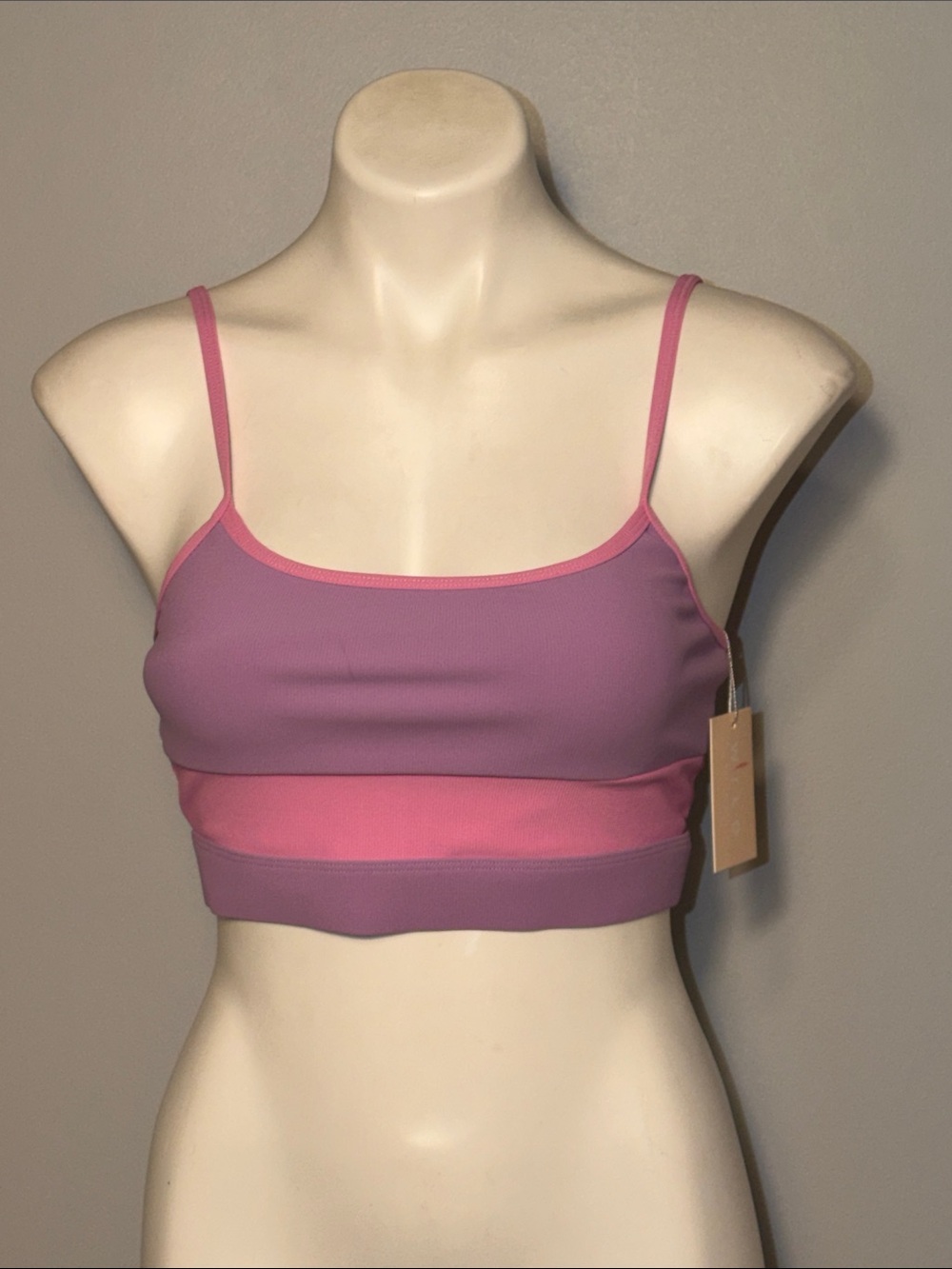 Wilo The Label Ladies NWT Lilac and Pink Ribbed Strappy Sports Bra. Medium.